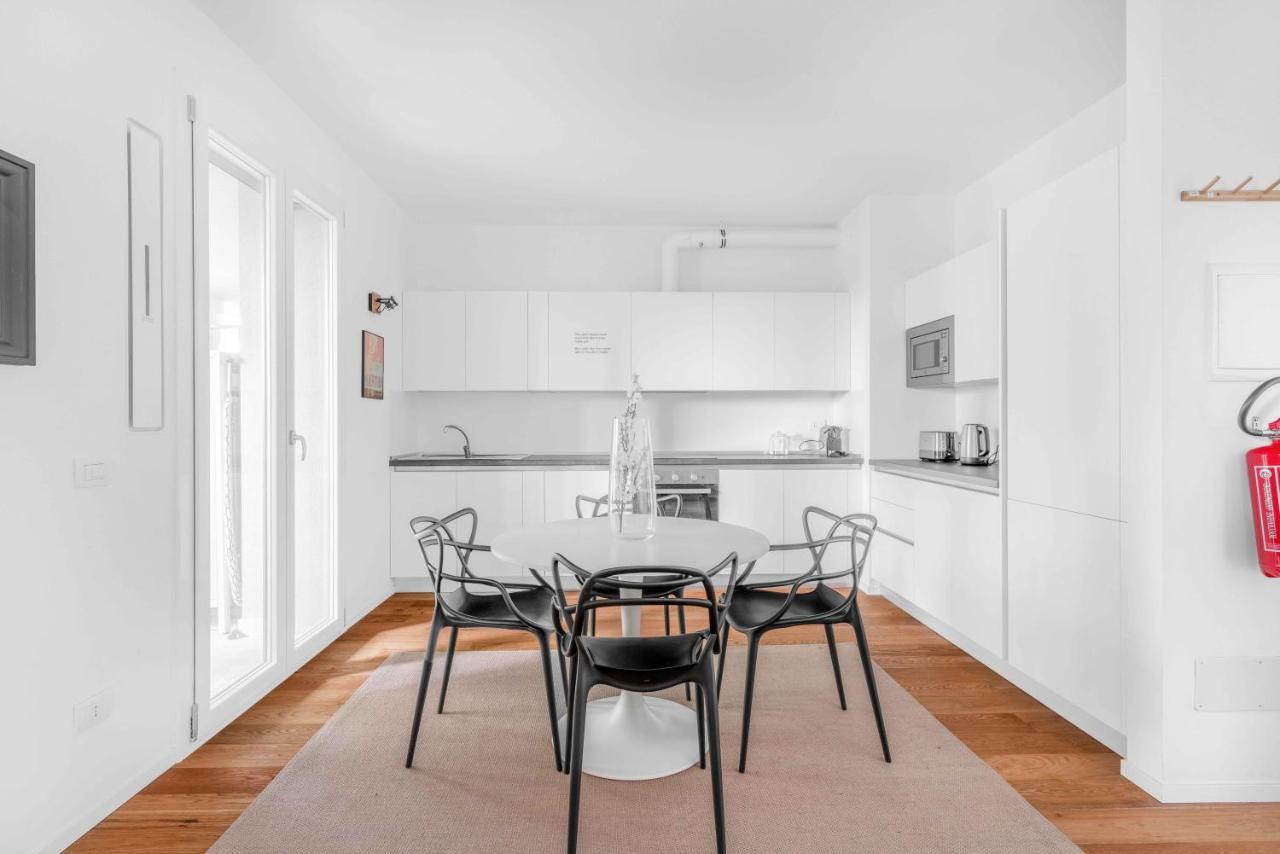 Modern With Terrace & Garage By Ndp Rent Lägenhet Milano Exteriör bild